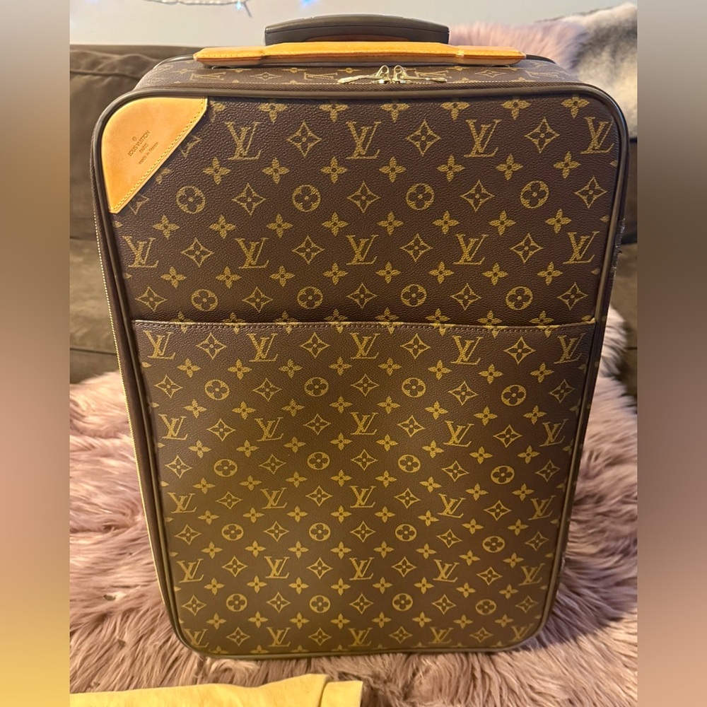 Vintage, Louis Vuitton Pegase 55 Carry on luggage